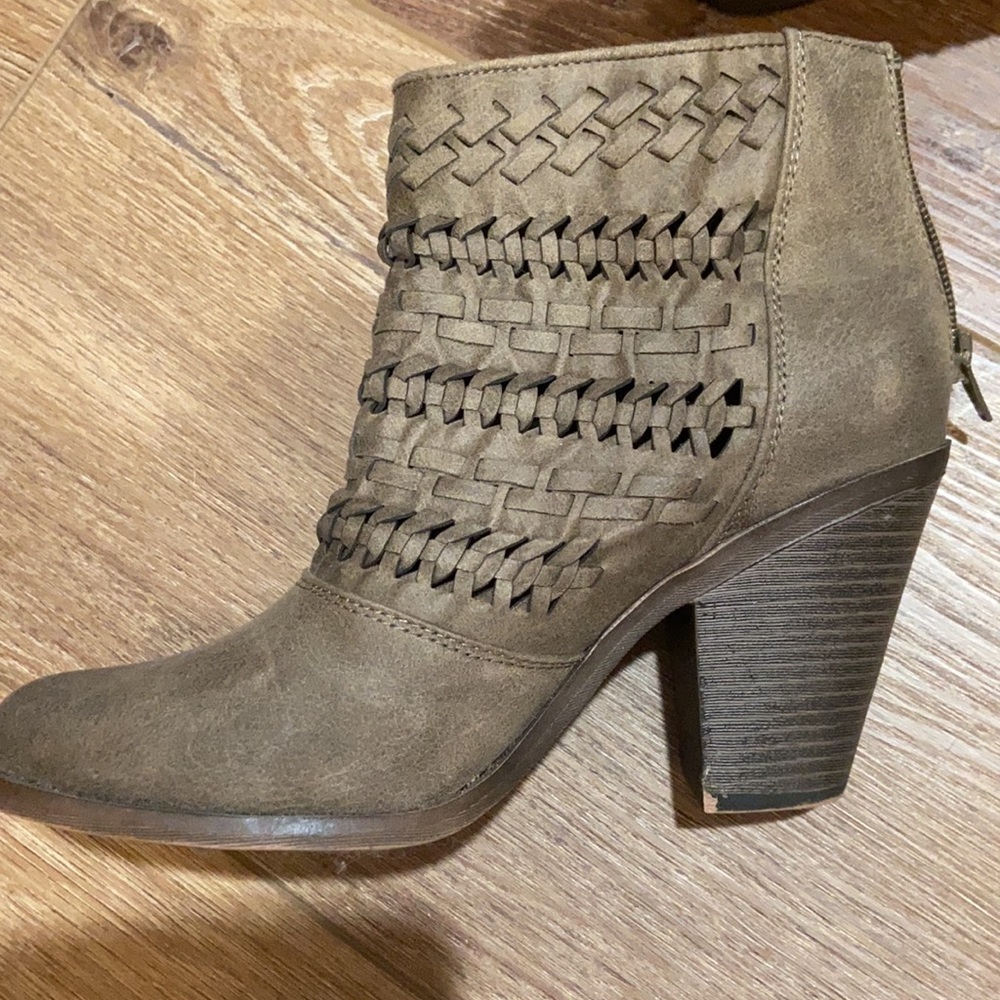 Booties With Heel. - image 2